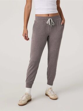 VUORI Performance Women’s Joggers | Size Medium | Ultra-Soft Athleisure